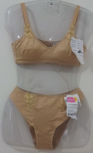 Conjunto em lycra tactel com bordado